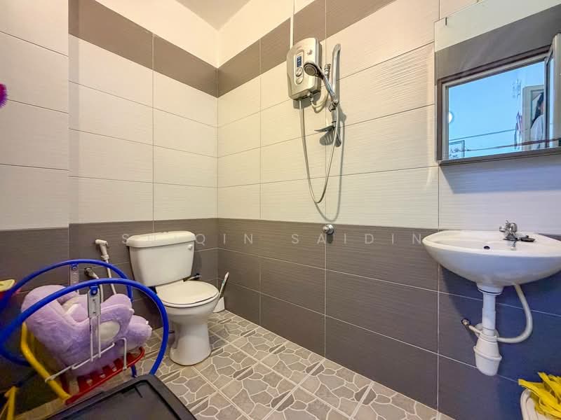 2-storey Terraced House for Sale in Taman Damai Utama (Bandar Kinrara) - Shiqin Saidin - Bathroom - PropertyGuru.com.my