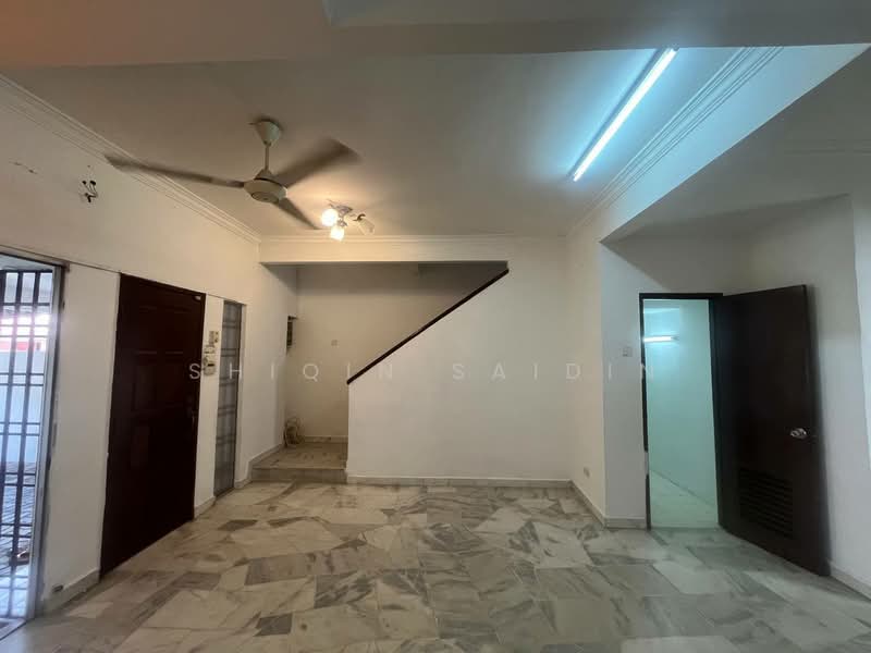 2-storey Terraced House for Sale in Taman Pinggiran Usj (Subang Jaya) - Shiqin Saidin - Living Room - PropertyGuru.com.my