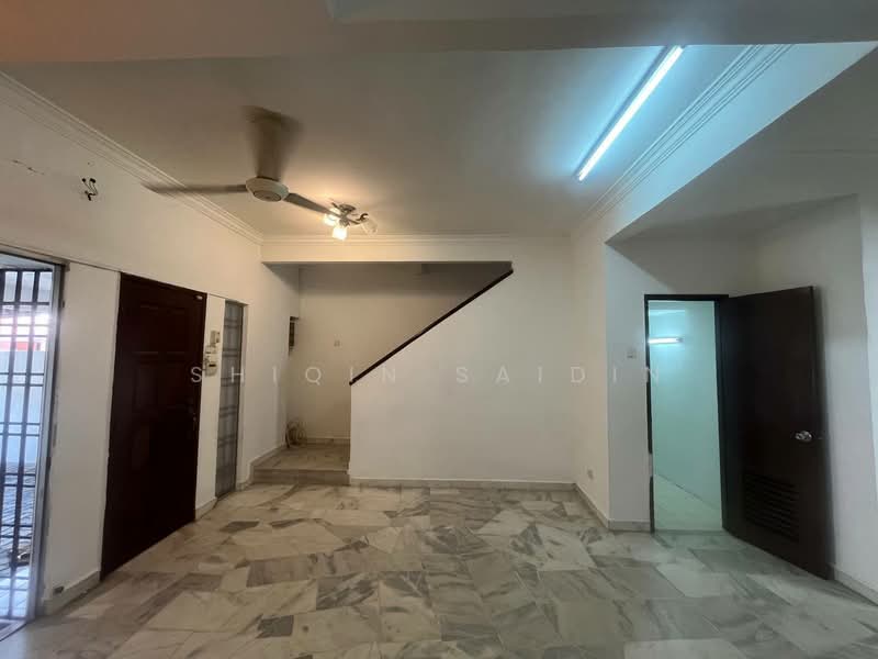 2-storey Terraced House for Sale in Taman Pinggiran Usj (Subang Jaya) - Shiqin Saidin - Living Room - PropertyGuru.com.my
