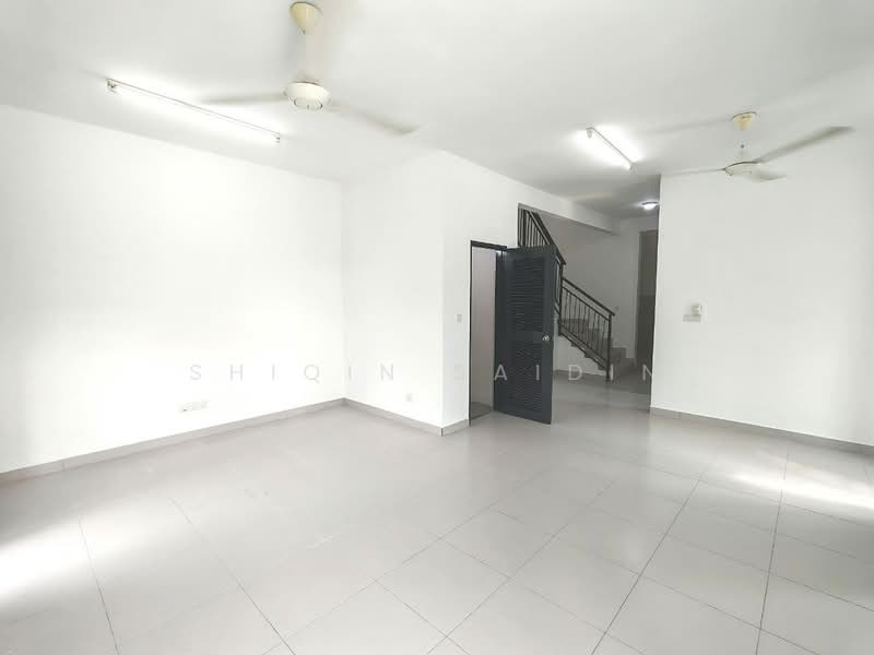 Cluster House for Sale in Alam Suria (Puncak Alam) - Shiqin Saidin - Living Room - PropertyGuru.com.my