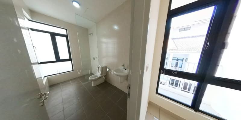 Rumah Teres 3 Tingkat untuk Disewa di Bangi (Selangor) - Vivian Liong - Bathroom - PropertyGuru.com.my