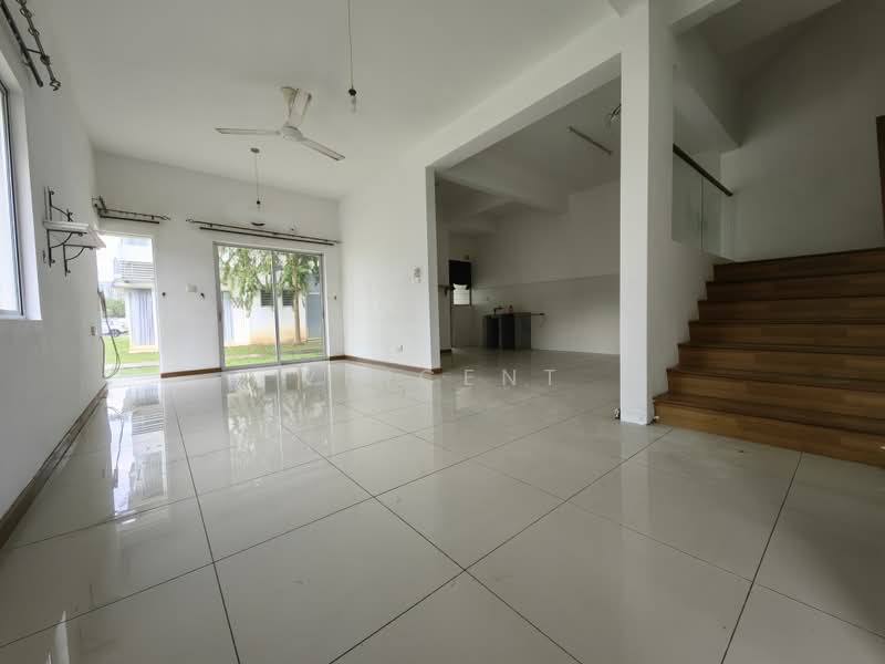 Townhouse for Sale in Taman Tambun (Ipoh) - Vincent Tee - Living Room - PropertyGuru.com.my