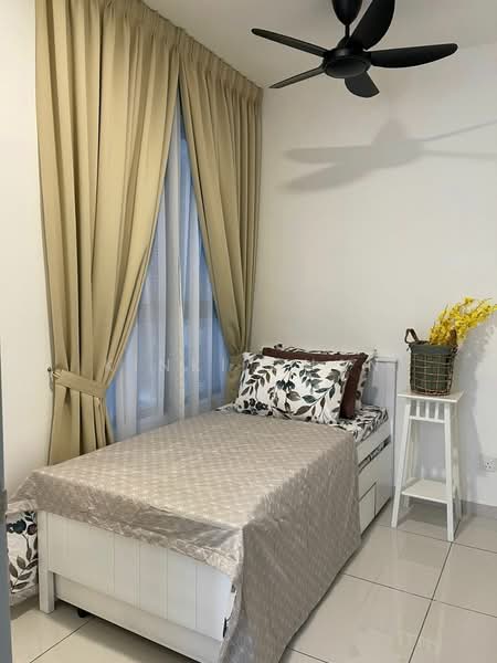 Kediaman Servis untuk Dijual di Kenwingston Platz - KINKI CHAN - Bedroom - PropertyGuru.com.my
