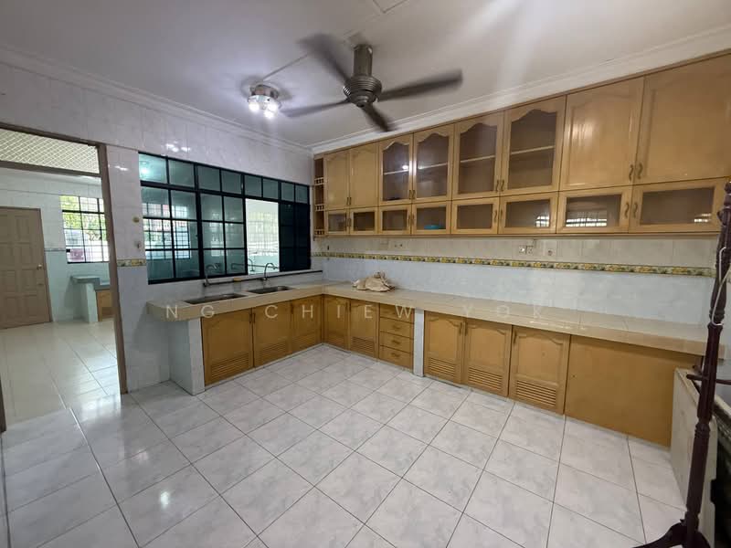 Semi-Detached House for Rent in Kota Kinabalu (Sabah) - Ng Chiew Yok - Kitchen - PropertyGuru.com.my