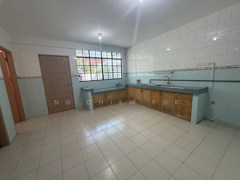 Semi-Detached House for Rent in Kota Kinabalu (Sabah) - Ng Chiew Yok - Kitchen - PropertyGuru.com.my