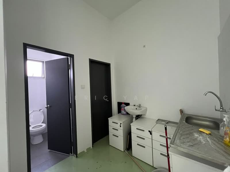 Kilang Teres untuk Disewa di Eco Business Park V (Puncak Alam) - Eric Yap - Bathroom - PropertyGuru.com.my