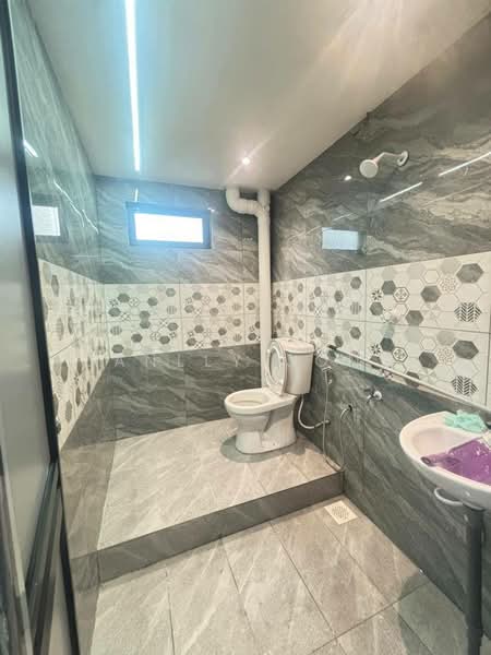 Rumah Flat untuk Dijual di Flat Bandar Selesa Jaya @ Jalan Silat Gayong - Janlly Jong - Bathroom - PropertyGuru.com.my