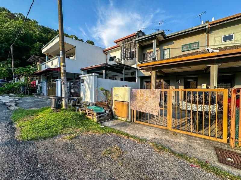 2-storey Terraced House for Sale in Taman Desa Serdang (Seri Kembangan) - Fauran Nawawi - PropertyGuru.com.my