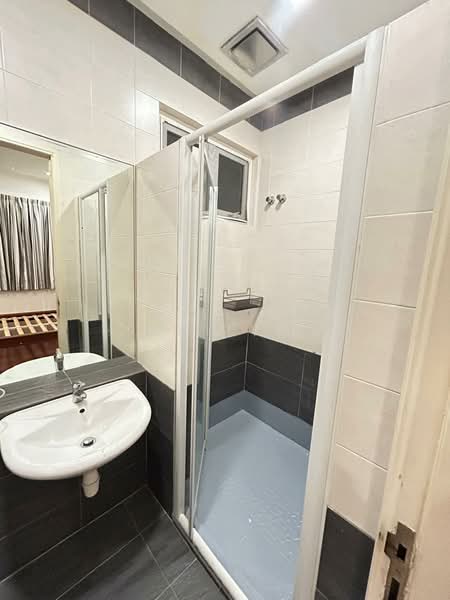 Rumah Teres 2 Tingkat untuk Dijual di Temasya Glenmarie (Glenmarie) - Lai YK - Bathroom - PropertyGuru.com.my
