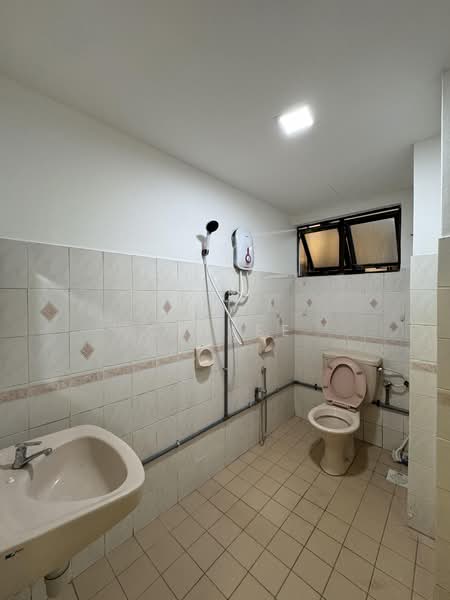 Condominium for Rent at Vista Komanwel C - CK Yee - Bathroom - PropertyGuru.com.my