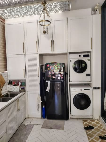 Semi-Detached House for Sale in Seksyen 35 (Shah Alam) - Shahrul Hafizi - Kitchen - PropertyGuru.com.my