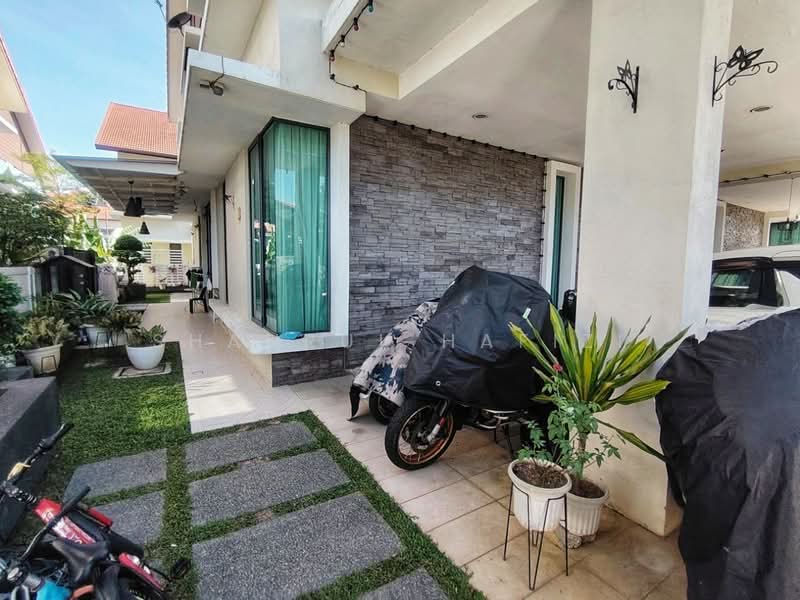 Semi-Detached House for Sale in Seksyen 35 (Shah Alam) - Shahrul Hafizi - Exterior - PropertyGuru.com.my