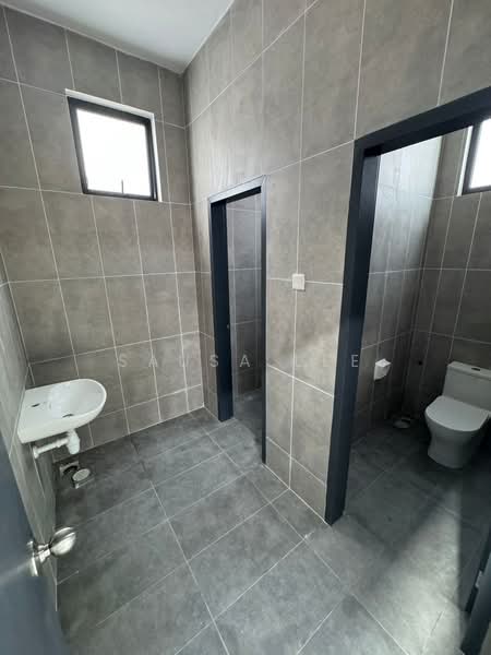 Kilang Berkembar untuk Disewa di Eco Business Park 1 (Johor Bahru) - Sausa Lee - Bathroom - PropertyGuru.com.my