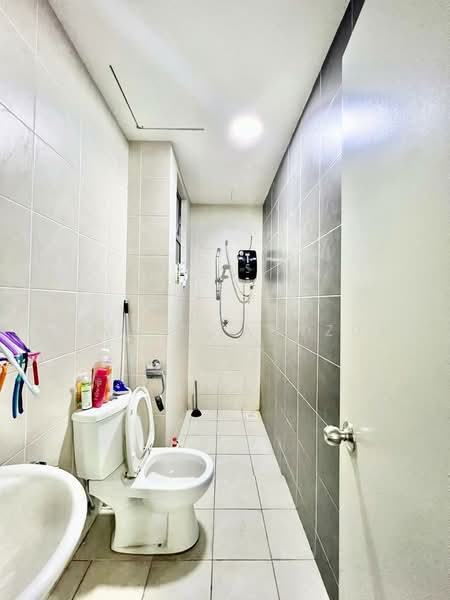 Kediaman Servis untuk Disewa di The Zizz @ Damansara North - Jimmy Haryzul - Bathroom - PropertyGuru.com.my