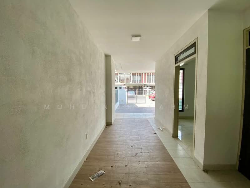 2-storey Terraced House for Sale in Elmina (Shah Alam) - Mohd Nor Fahmi - Corridor - PropertyGuru.com.my