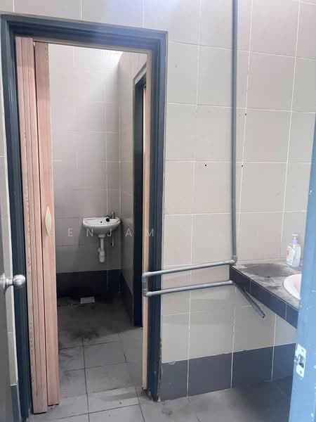 Kilang Berkembar untuk Disewa di Shah Alam (Selangor) - Benjamin Lai - Bathroom - PropertyGuru.com.my
