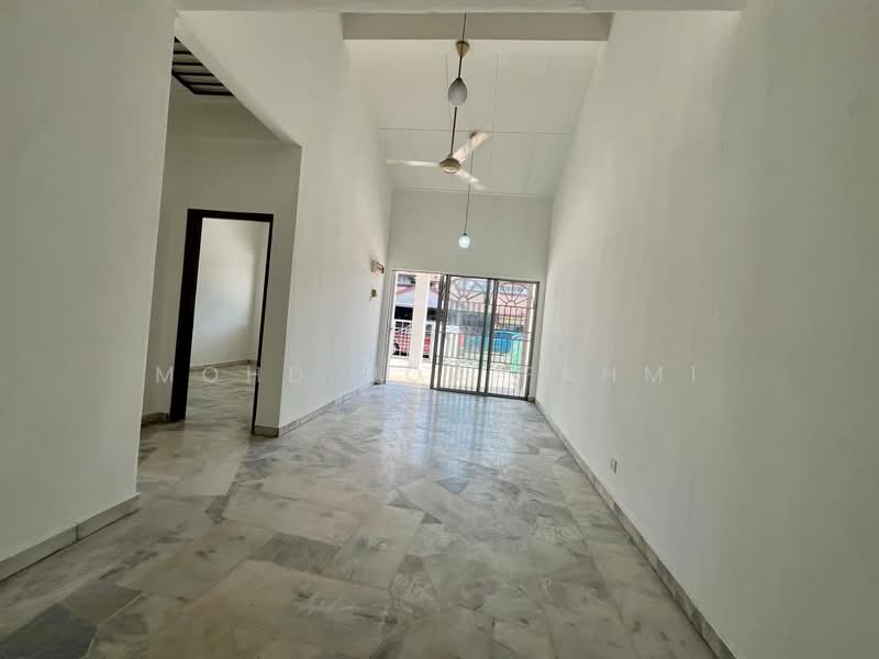 Rumah Teres 1.5 Tingkat untuk Dijual di Klang (Selangor) - Mohd Nor Fahmi - Living Room - PropertyGuru.com.my
