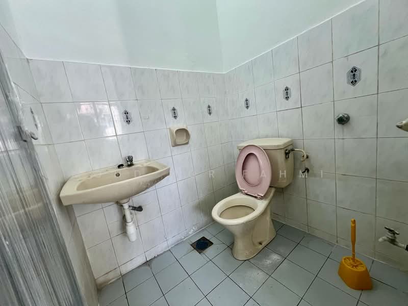Rumah Teres 1.5 Tingkat untuk Dijual di Klang (Selangor) - Mohd Nor Fahmi - Bathroom - PropertyGuru.com.my