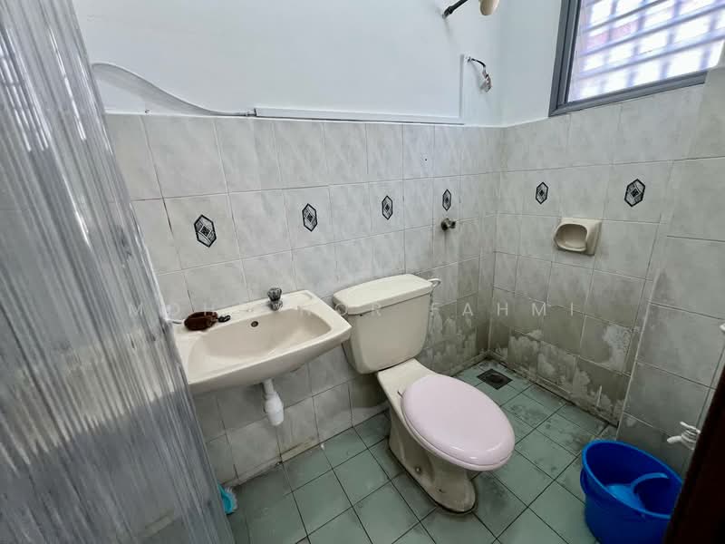 Rumah Teres 1.5 Tingkat untuk Dijual di Klang (Selangor) - Mohd Nor Fahmi - Bathroom - PropertyGuru.com.my
