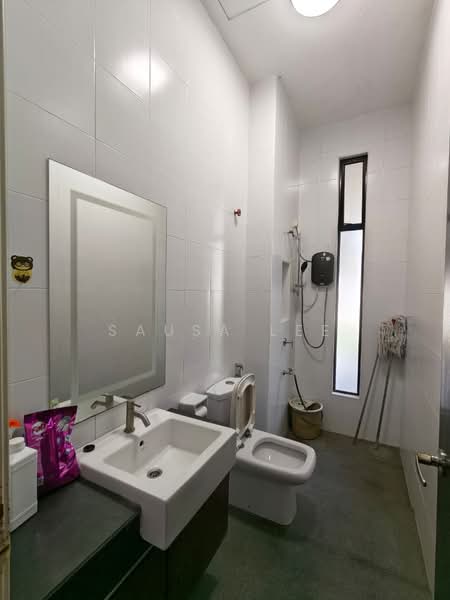 Cluster House for Sale in Taman Mount Austin (Tebrau) - Sausa Lee - Bathroom - PropertyGuru.com.my