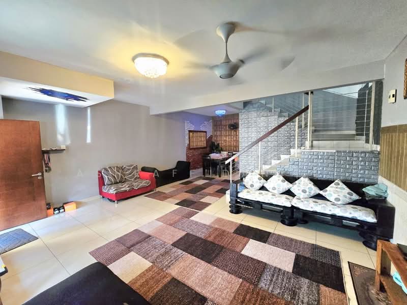 Rumah Teres 2-Tingkat untuk Dijual di Abadi Heights (Puchong) - Ashraff Daniel - Living Room - PropertyGuru.com.my