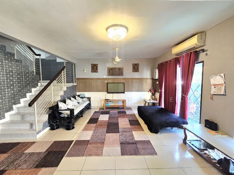 Rumah Teres 2-Tingkat untuk Dijual di Abadi Heights (Puchong) - Ashraff Daniel - Living Room - PropertyGuru.com.my