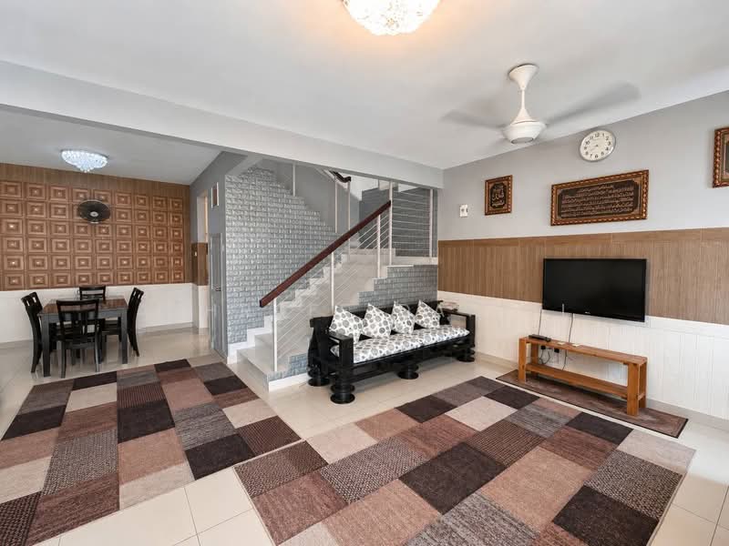 Rumah Teres 2-Tingkat untuk Dijual di Abadi Heights (Puchong) - Ashraff Daniel - Living Room - PropertyGuru.com.my