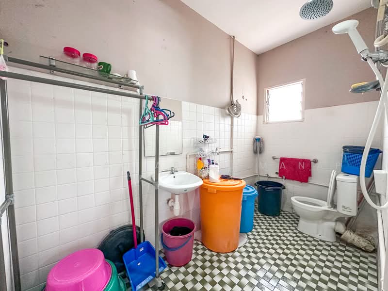 Rumah Banglo untuk Dijual di Kampung Tunku (Petaling Jaya) - Aisyah Abdul Manap - Bathroom - PropertyGuru.com.my