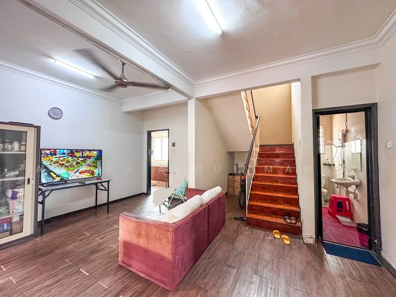 Rumah Banglo untuk Dijual di Kampung Tunku (Petaling Jaya) - Aisyah Abdul Manap - Living Room - PropertyGuru.com.my