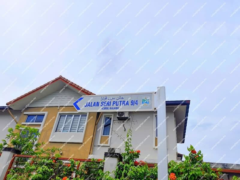 Semi-Detached House for Sale in Bangi (Selangor) - Leslie Low - Exterior - PropertyGuru.com.my