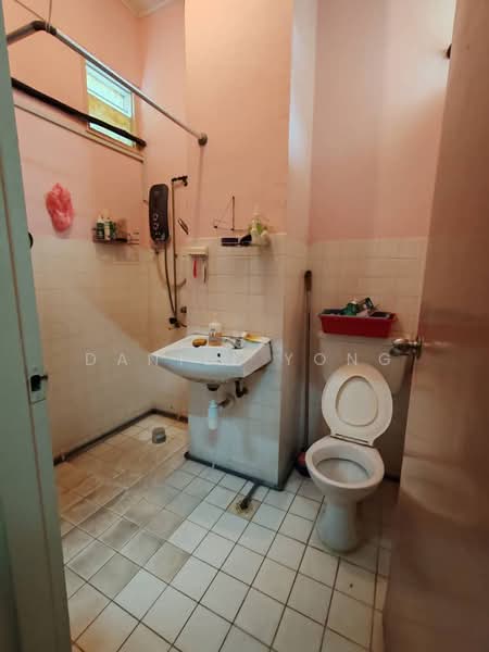 Terraced House for Sale in Taman Munsyi Ibrahim (Johor Bahru) - Daniel Yong - Bathroom - PropertyGuru.com.my