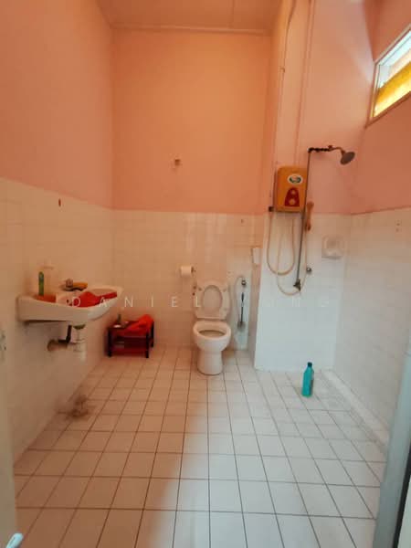 Terraced House for Sale in Taman Munsyi Ibrahim (Johor Bahru) - Daniel Yong - Bathroom - PropertyGuru.com.my