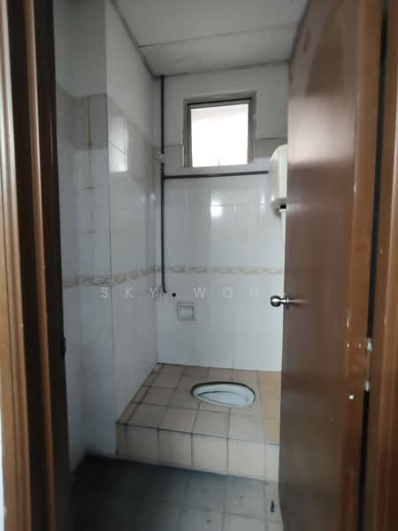Shop / Office for Rent in Reko Sentral (Kajang) - Sky Wong - Bathroom - PropertyGuru.com.my