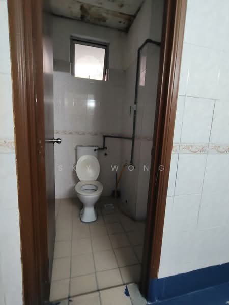Shop / Office for Rent in Reko Sentral (Kajang) - Sky Wong - Bathroom - PropertyGuru.com.my