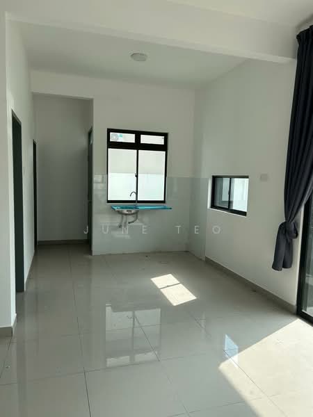 Rumah Teres 2 Tingkat untuk Disewa di Taman Mount Austin (Tebrau) - June Teo - Kitchen - PropertyGuru.com.my
