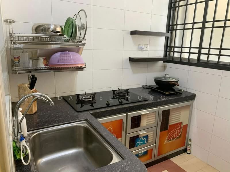 Pangsapuri untuk Dijual di Kipark Apartment - Daniel Yong - Kitchen - PropertyGuru.com.my