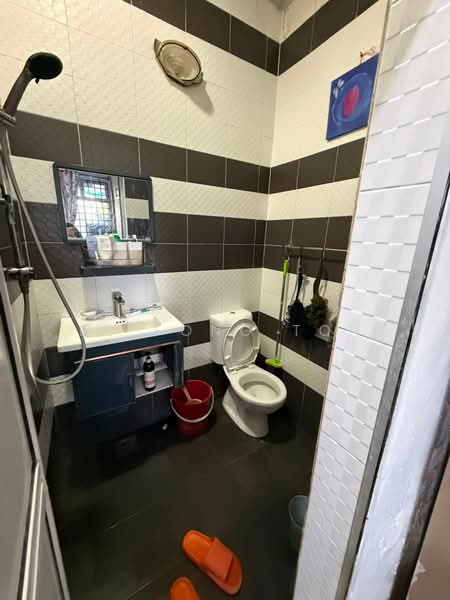 Rumah Teres 1 Tingkat untuk Dijual di Taman Universiti (Skudai) - Ee Fong Toh - Bathroom - PropertyGuru.com.my