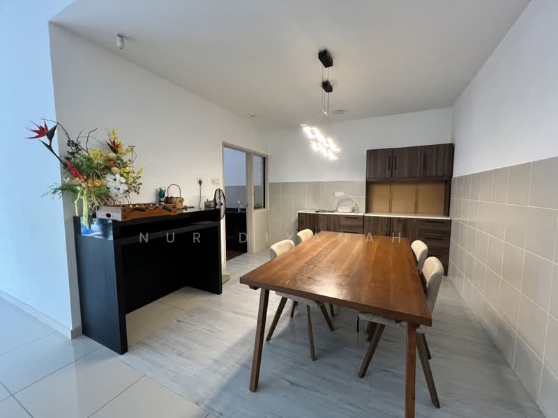 Rumah Bandar untuk Disewa di Cahaya Spk (Shah Alam) - Nur Diyanah - Dining Room - PropertyGuru.com.my