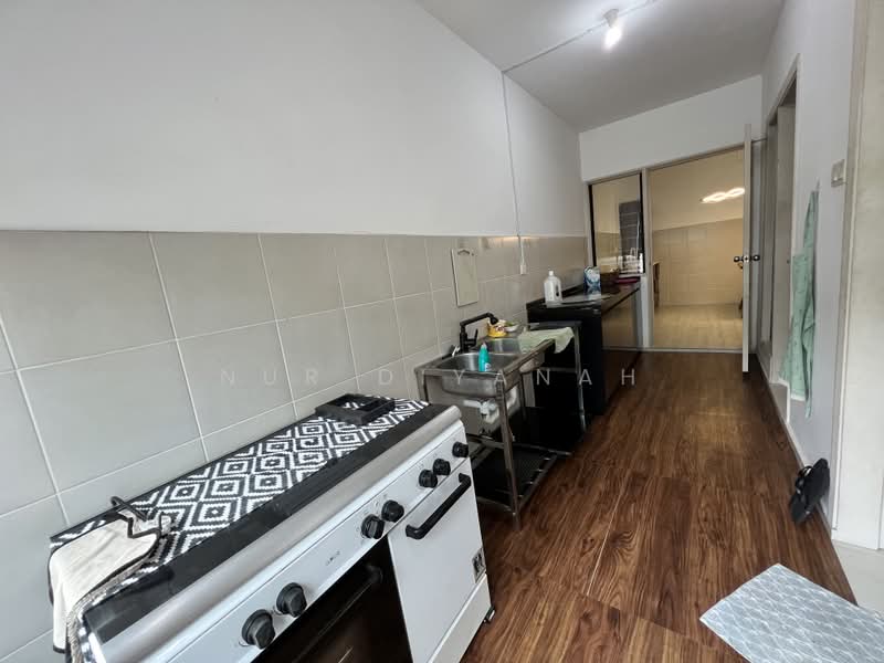 Rumah Bandar untuk Disewa di Cahaya Spk (Shah Alam) - Nur Diyanah - Kitchen - PropertyGuru.com.my