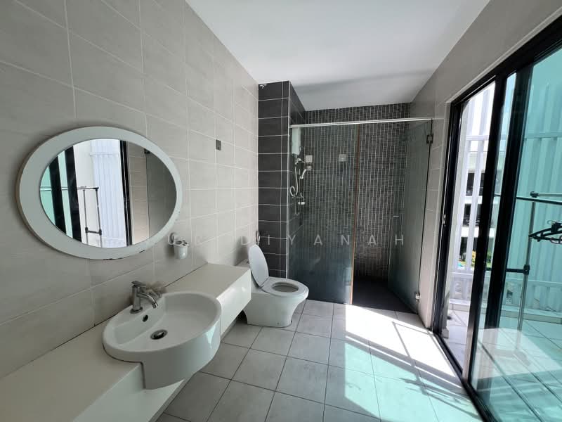 Rumah Bandar untuk Disewa di Cahaya Spk (Shah Alam) - Nur Diyanah - Bathroom - PropertyGuru.com.my