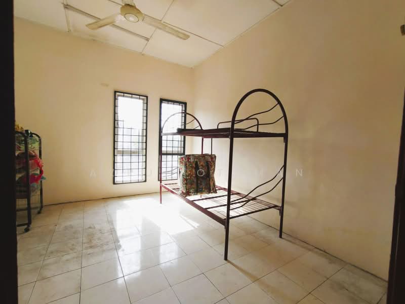 Rumah Teres 2 Tingkat untuk Dijual di Taman Jasmin (Senawang) - Azrul Othman - Bedroom - PropertyGuru.com.my
