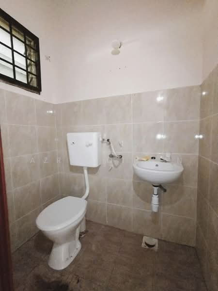 Rumah Teres 2 Tingkat untuk Dijual di Taman Jasmin (Senawang) - Azrul Othman - Bathroom - PropertyGuru.com.my