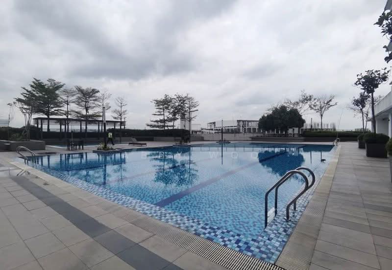 Servis Apartment untuk Disewa di KU Suites - Abby Woo - Pool - PropertyGuru.com.my