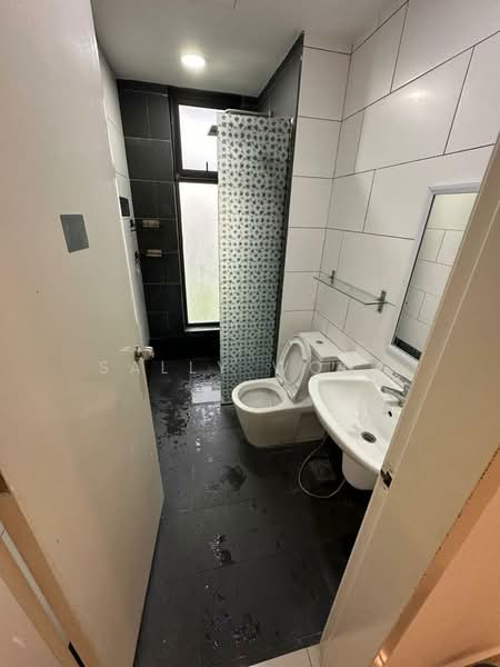 Servis Apartment untuk Disewa di Univ 360 Place - Sally Wong - Bathroom - PropertyGuru.com.my
