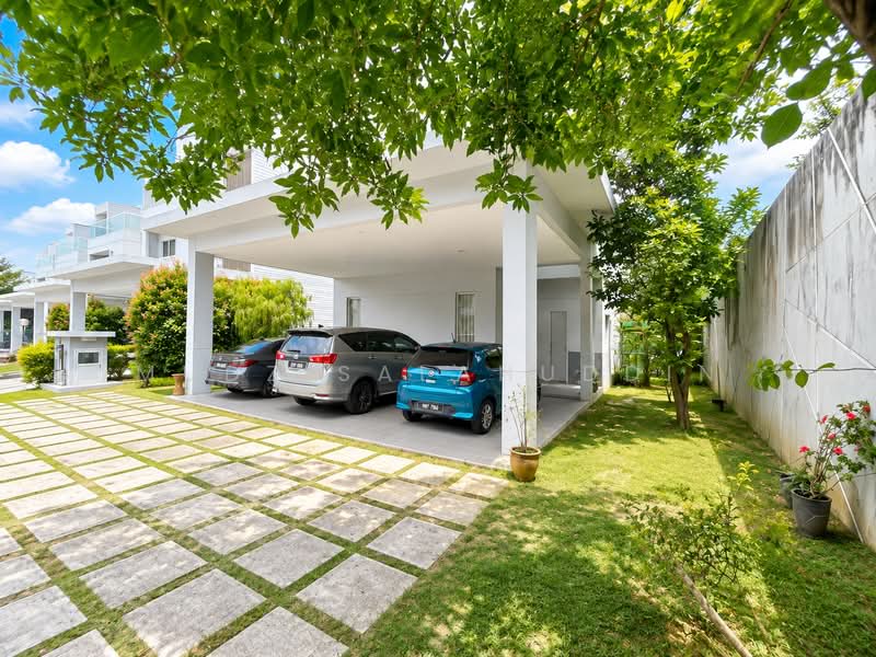 Bungalow House for Sale in Lakefront Villa (Cyberjaya) - Mudz Salahuddin - Exterior - PropertyGuru.com.my