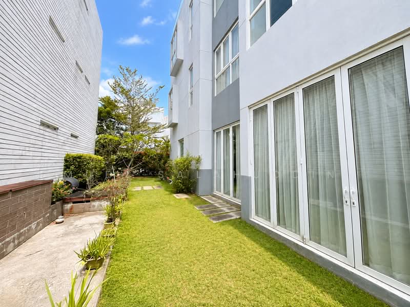 Bungalow House for Sale in Lakefront Villa (Cyberjaya) - Mudz Salahuddin - Exterior - PropertyGuru.com.my