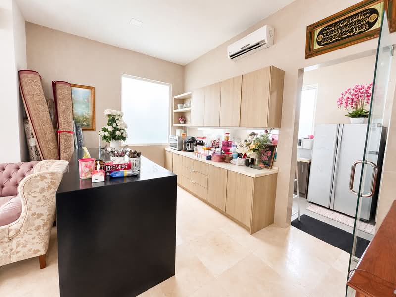 Bungalow House for Sale in Lakefront Villa (Cyberjaya) - Mudz Salahuddin - Kitchen - PropertyGuru.com.my