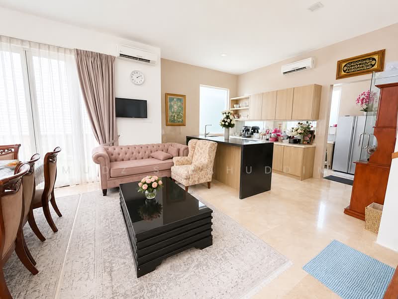 Bungalow House for Sale in Lakefront Villa (Cyberjaya) - Mudz Salahuddin - Living Room - PropertyGuru.com.my
