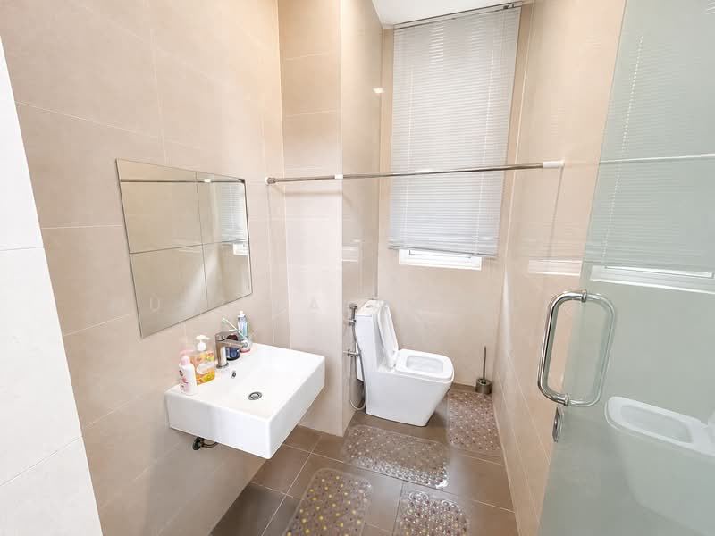 Bungalow House for Sale in Lakefront Villa (Cyberjaya) - Mudz Salahuddin - Bathroom - PropertyGuru.com.my