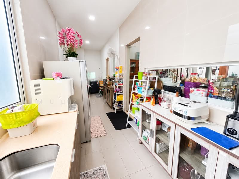 Bungalow House for Sale in Lakefront Villa (Cyberjaya) - Mudz Salahuddin - Kitchen - PropertyGuru.com.my